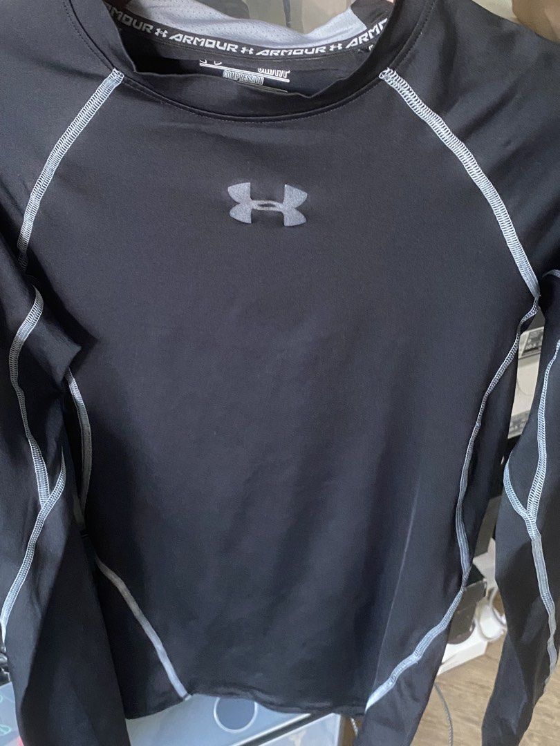 Rashguard Compression Under Armour Mens Small (Category: Activewear) located in Pasig City. Submitted by luigiramirez_31 (Listing ID 1439082474, Image 1). Description: As is condition mens small crack prints no pinhole.
