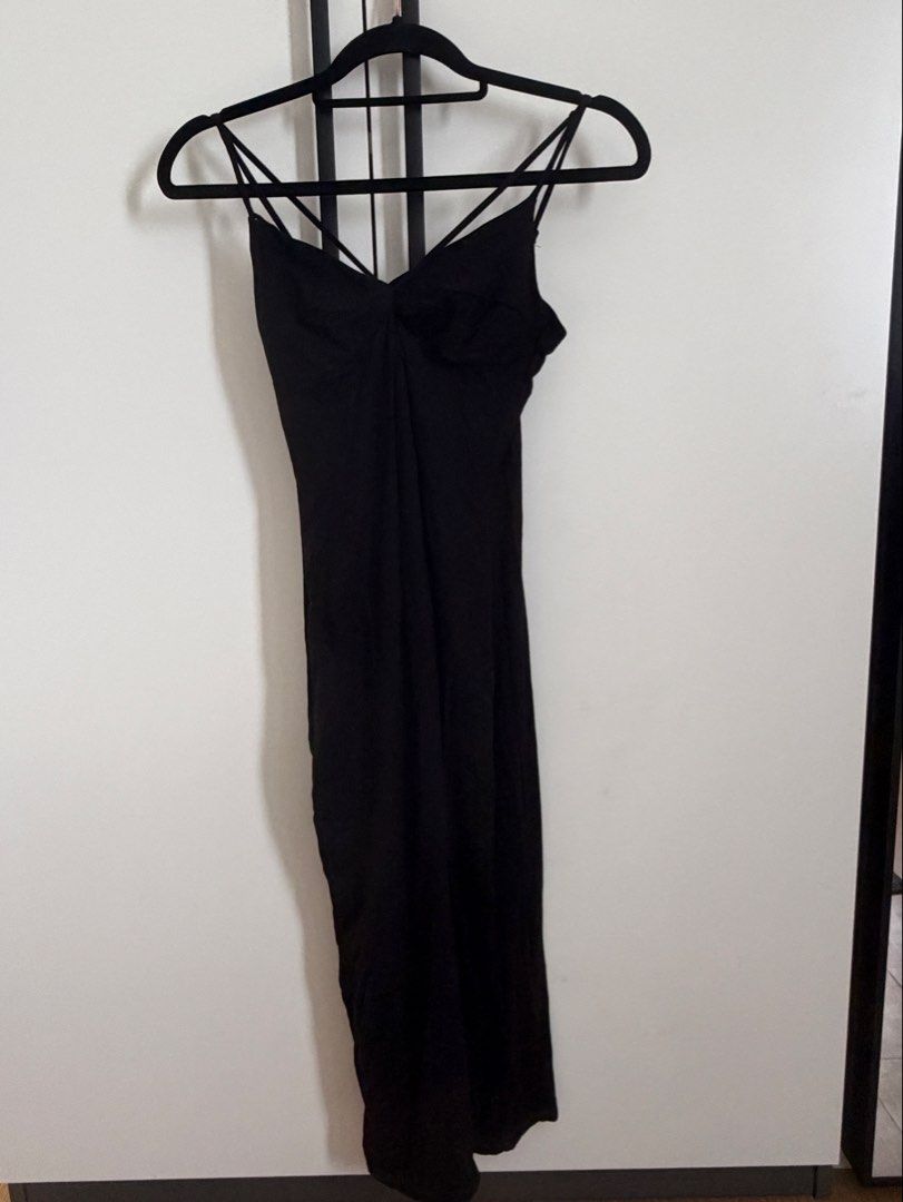 Reformation Black Midi Dress (Category: Dresses) located in Calamba. Submitted by goose_seal (Listing ID 1439072841, Image 3). Description: - Reformation black midi dress - size XS - fabric tag removed as I had it hemmed for my petite frame (5'0"). This is 88% tencel and 12% spandex. - MOP: BPI or GCash - Delivery via J&T/Lalamove to be shouldered by buyer.