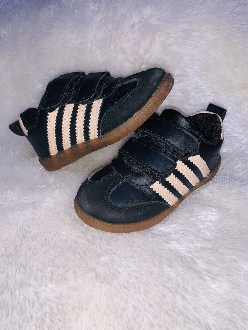 Retro-style Skateboarding Sneakers (Category: Babies & Kids Fashion) located in Pasig City. Submitted by nyca1989 (Listing ID 1439130774, Image 1). Description: Toddler/infants’ retro-style skateboarding and lifestyle sneakers, heavily inspired by classic indoor soccer silhouettes like the adidas Kids Samba. Brand: Sprint Kids Size 6C Feel free to negotiate! Open to reasonable haggling. Let’s meet halfway and make a fair deal. Serious buyers are 