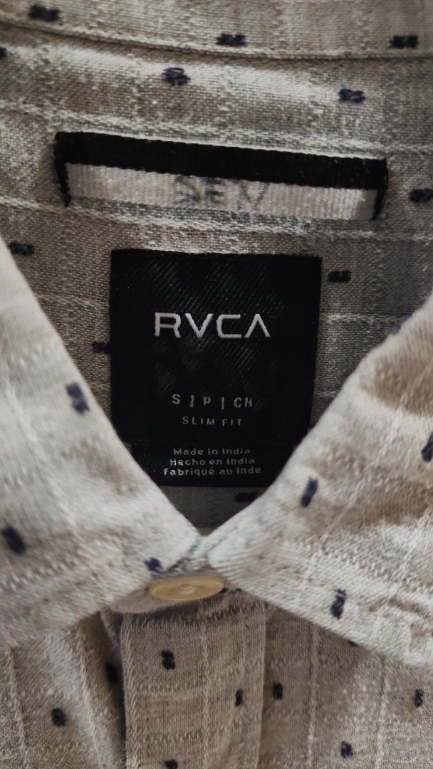 RVCA Slim Fit Shirt (Category: Tshirts & Polo Shirts ) located in Pasig City. Submitted by cornerchemist (Listing ID 1439225728, Image 3). Description: - RVCA slim fit shirt - Size S - Button-down closure - Features a chest pocket - Subtle dotted pattern - Short sleeves - Classic collar - Made in Vietnam Note: Color may vary slightly due to differences in your display and my camera. All items are used so expect the familiar signs of someone else'