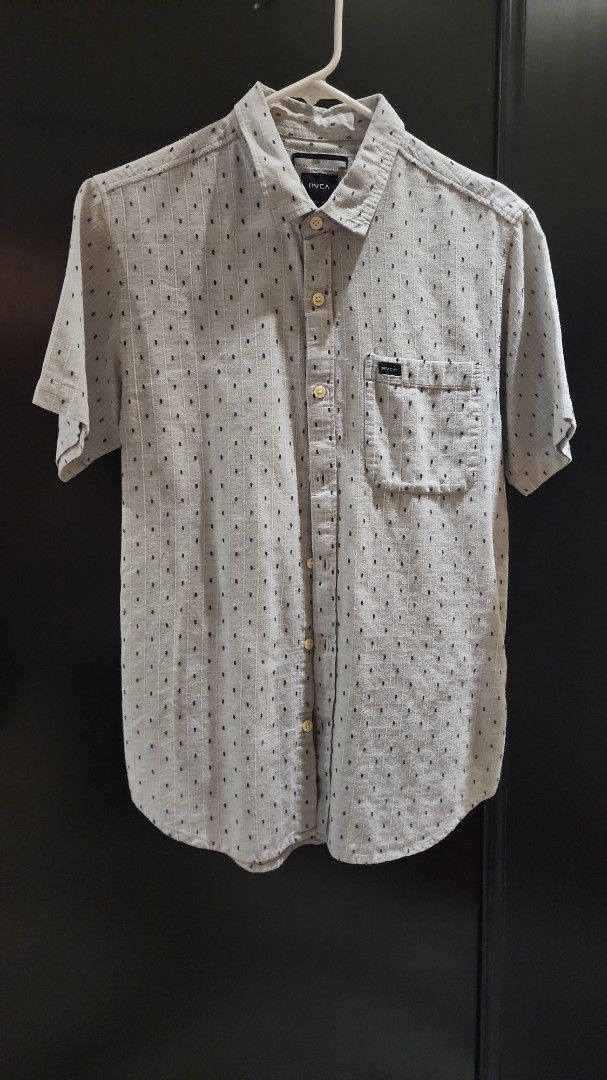 RVCA Slim Fit Shirt (Category: Tshirts & Polo Shirts ) located in Pasig City. Submitted by cornerchemist (Listing ID 1439225728, Image 1). Description: - RVCA slim fit shirt - Size S - Button-down closure - Features a chest pocket - Subtle dotted pattern - Short sleeves - Classic collar - Made in Vietnam Note: Color may vary slightly due to differences in your display and my camera. All items are used so expect the familiar signs of someone else'