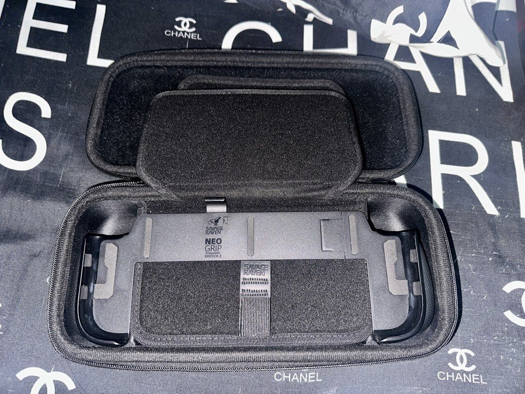 Savage Raven Neo Grip Switch 2 Case (Category: Nintendo) located in Angono. Submitted by baldippo (Listing ID 1439174270, Image 1). Description: What you see what you get. Well used but not abused no other grips na rin..