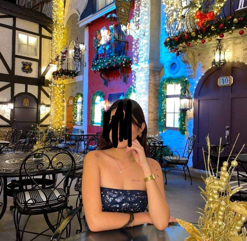 sequin patchwork tube top (Category: Sleeveless) located in Davao. Submitted by bydonbu (Listing ID 1439121917, Image 2). Description: size: small-medium, stretchy brandnew rfs: decluttering .