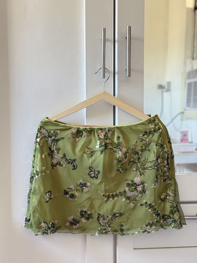 Shein Green Embroidered Mini Skirt (Category: Skirts) located in Cabanatuan. Submitted by kylcloset (Listing ID 1439129140, Image 1). Description: .