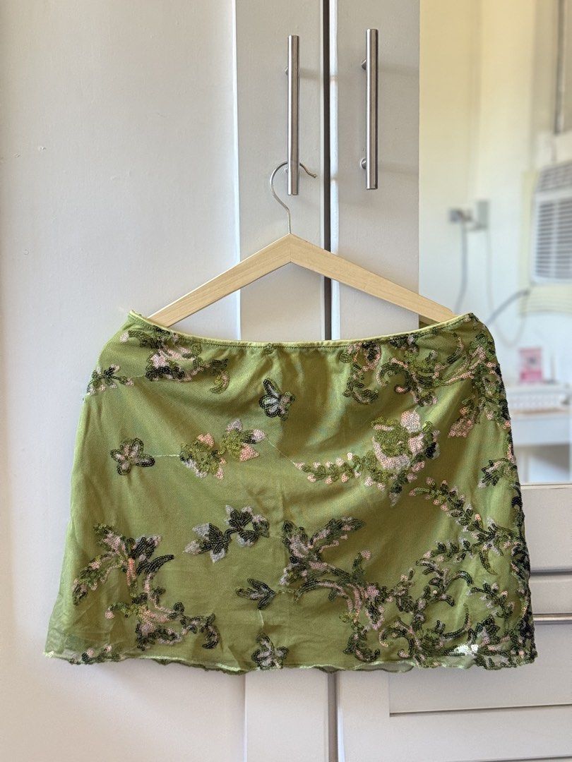 Shein Green Embroidered Mini Skirt (Category: Skirts) located in Cabanatuan. Submitted by kylcloset (Listing ID 1439129140, Image 2). Description: .
