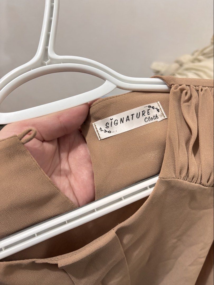 Signature Cloth Brown Blouse (Category: Blouses) located in Quezon City. Submitted by closettreasure123 (Listing ID 1439239900, Image 3). Description: - Signature Cloth brown blouse - Unique back design - Gathered detailing on shoulders - Long sleeves with elastic cuffs - Lightweight, flowing fabric - Suitable for casual and semi-formal occasions.