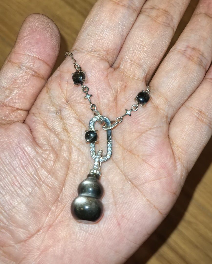 Silver Obsidian Gourd Pendant Necklace (Category: Necklaces) located in Santa Rosa. Submitted by crystal1.0 (Listing ID 1439221047, Image 2). Description: No flaws..