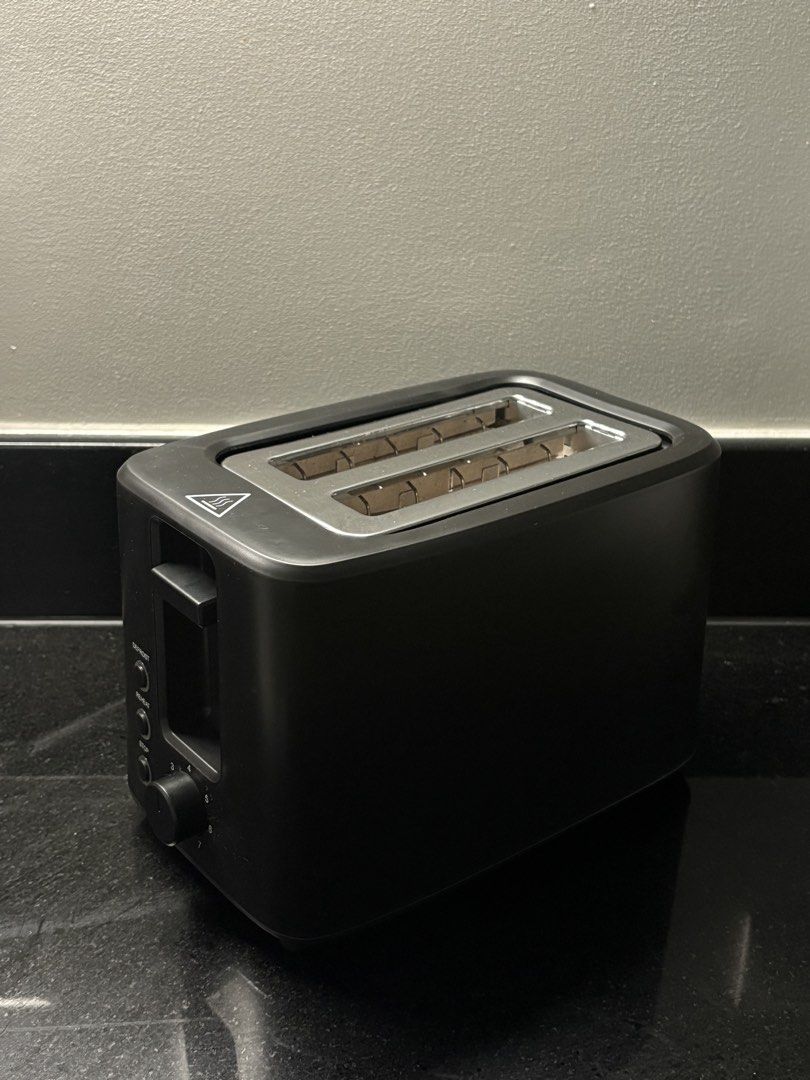 Simplus Bread toaster (Category: Breadmakers) located in Makati City. Submitted by paoloariola (Listing ID 1439112677, Image 1). Description: Barely used, decided to sell instead. AS-IS Fully working, no issues Loc: Makati.