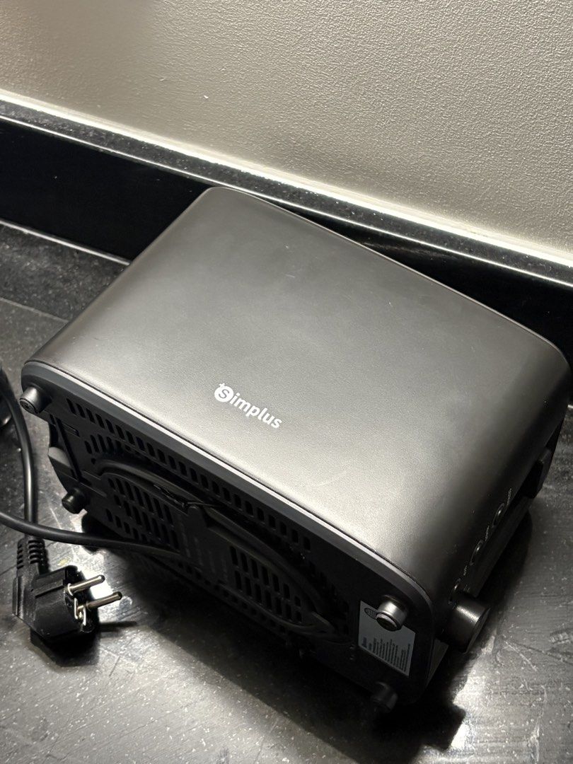 Simplus Bread toaster (Category: Breadmakers) located in Makati City. Submitted by paoloariola (Listing ID 1439112677, Image 3). Description: Barely used, decided to sell instead. AS-IS Fully working, no issues Loc: Makati.