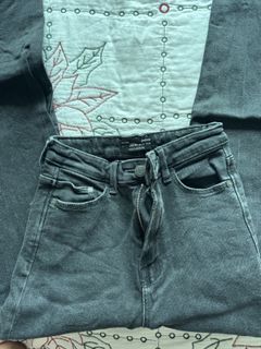(Category: ) located in . Submitted by bougeeonabudget (Listing ID 1439145368, Image 1). Description: .