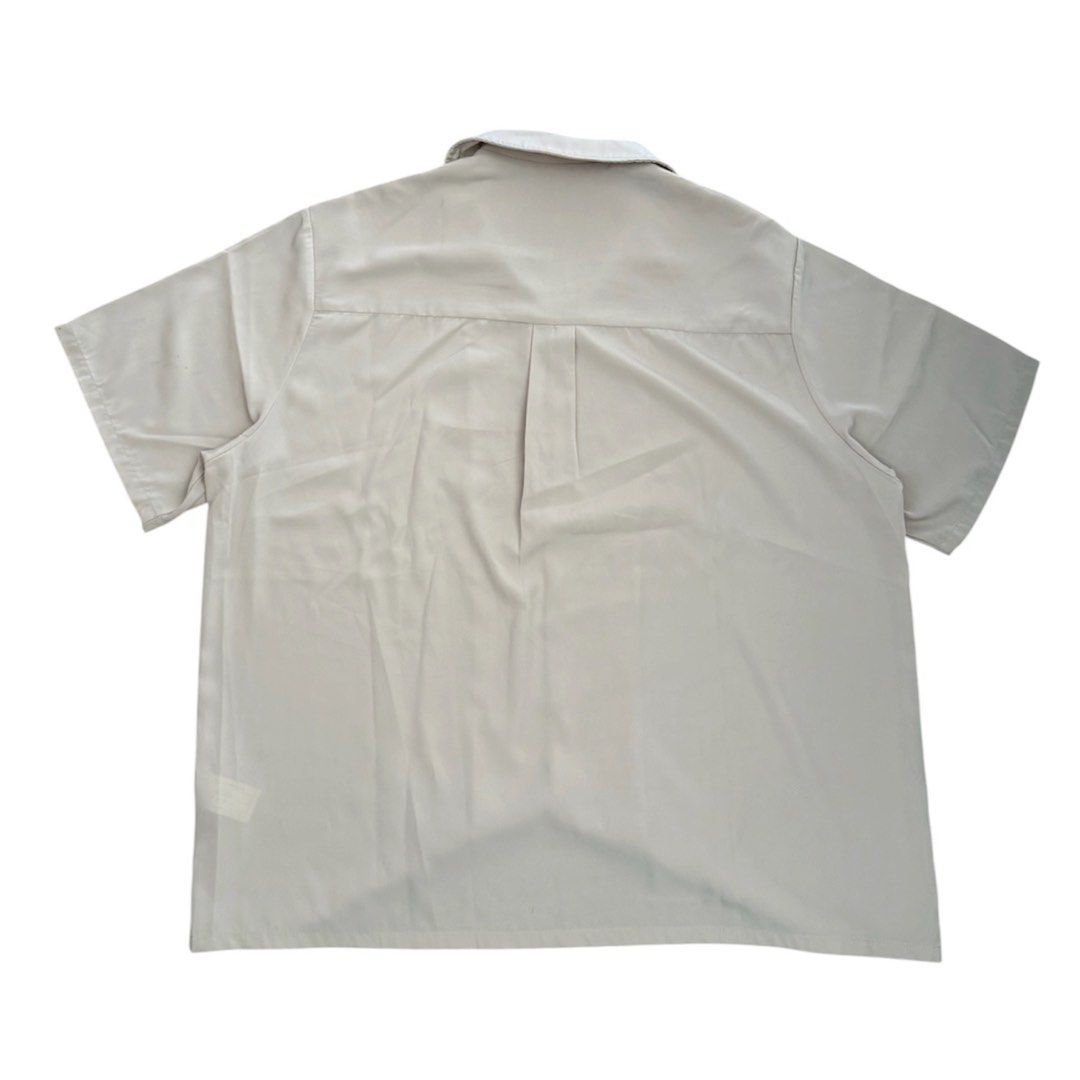 Straightforward Beige button down polo shirt (Category: Tshirts & Polo Shirts ) located in Manila. Submitted by dja23 (Listing ID 1439236098, Image 3). Description: Width: 25 in Length: 29 in Sleeve length: 10 in Color may vary due to lighting, missing button, no refund/return unless valid reasoning.