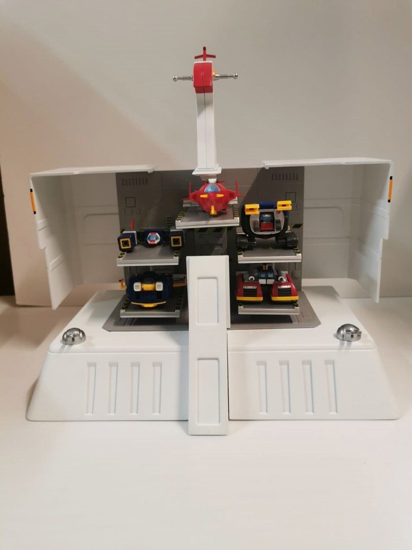 Super Base Series SB-01 The Big Falcon (Category: Vehicle & Diecast Models) located in Manila. Submitted by atoyzky (Listing ID 1439182441, Image 1). Description: - Super Base Series SB-01 The Big Falcon - Includes base station with multiple vehicle compartments - Complete set with all vehicles - Features Super Base Series branding on the box.