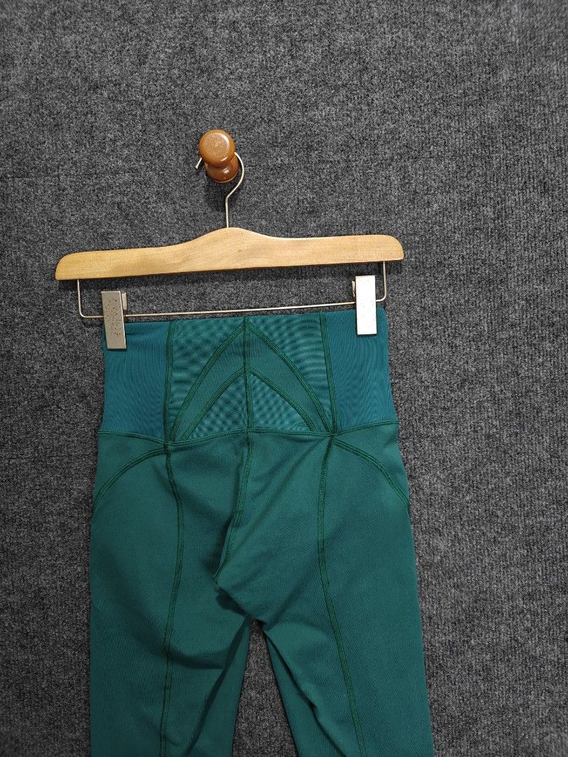 Clearance Sale ❗Teal Lululemon Exquisite Crops in Forage Teal (Category: Activewear) located in Alaminos. Submitted by epargne (Listing ID 1439090931, Image 3). Description: Teal Lululemon Exquisite Crops in Forage Teal. Condition: Perfect ! Color rate: 10/10 Size: Small Measurement: ⬇️⬇️⬇️ Waistline' 26-28 'Length' 30 Issue: None.