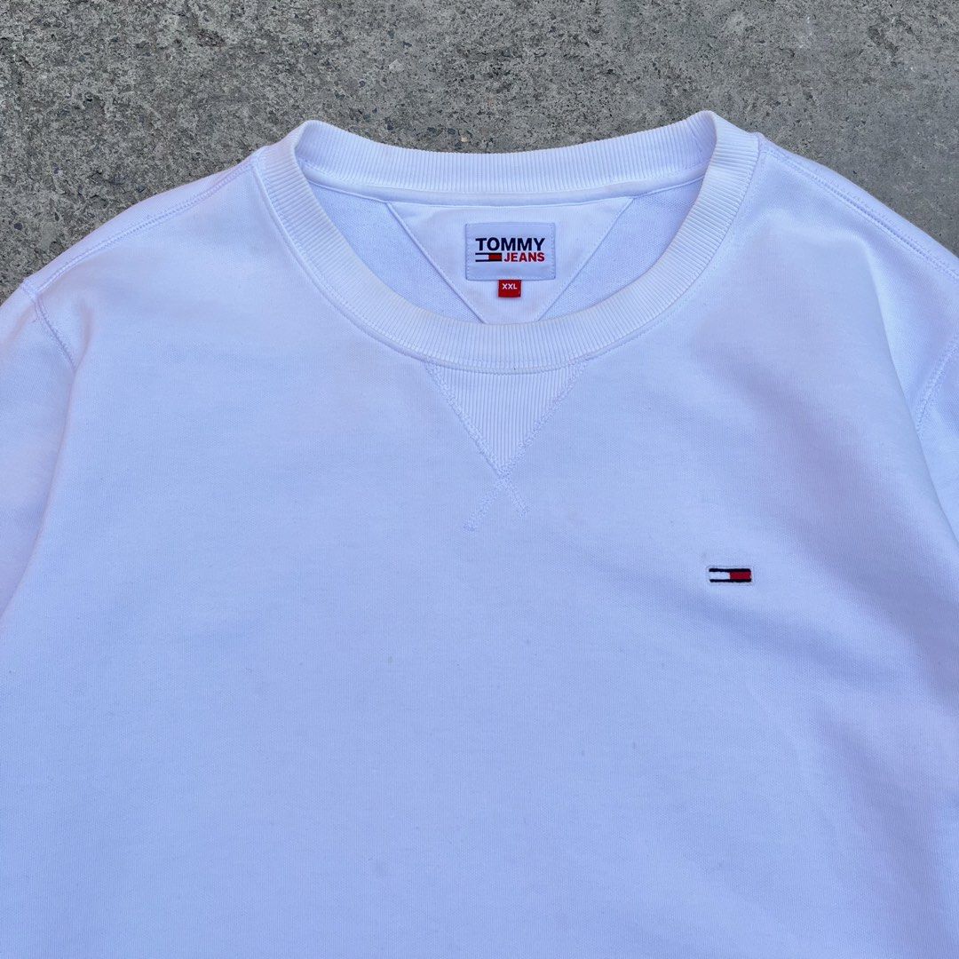 Tommy Jeans White Sweatshirt - Size L (Category: Coats, Jackets and Outerwear) located in Mandaue City. Submitted by chinsyap_03 (Listing ID 1439163522, Image 3). Description: - Tommy Jeans sweatshirt - Size: L - Features Tommy Jeans logo on chest - Brand name on collar - Crew neck - Long sleeves - Color rating: 10/10 - Dimensions: 23.5x28.5.