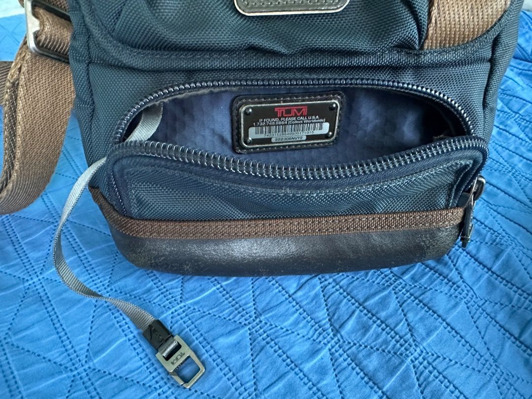 Tumi Alpha Bravo Barstow Crossbody Bag (Category: Luxury Bags & Wallets) located in Quezon City. Submitted by tobygabriel.696 (Listing ID 1247221468, Image 3). Description: Tumi Alpha Bravo Barstow Crossbody Bag (No Extra Monogram Patch) 1x Original Price (HK) - P14,000+ *No box included *with regular wear (brittle leather).