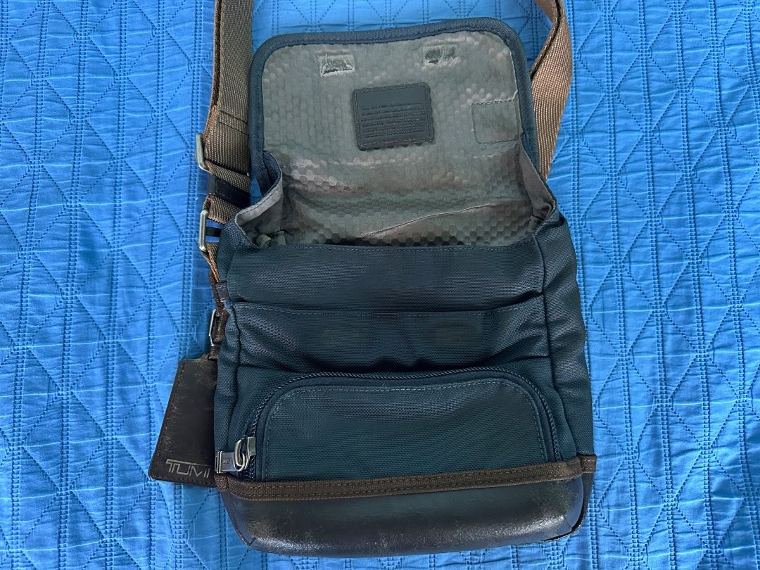 Tumi Alpha Bravo Barstow Crossbody Bag (Category: Luxury Bags & Wallets) located in Quezon City. Submitted by tobygabriel.696 (Listing ID 1247221468, Image 2). Description: Tumi Alpha Bravo Barstow Crossbody Bag (No Extra Monogram Patch) 1x Original Price (HK) - P14,000+ *No box included *with regular wear (brittle leather).