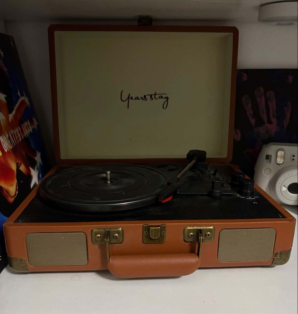 Turntable Vinyl Record Player—Vintage style, antique looking (Category: Portable Music Players) located in Angeles City. Submitted by helybery (Listing ID 1439199544, Image 1). Description: Perfect for playing your preferred music ! •No issues !! •Like new !! Rfs: Need funds MOP: Gcash.