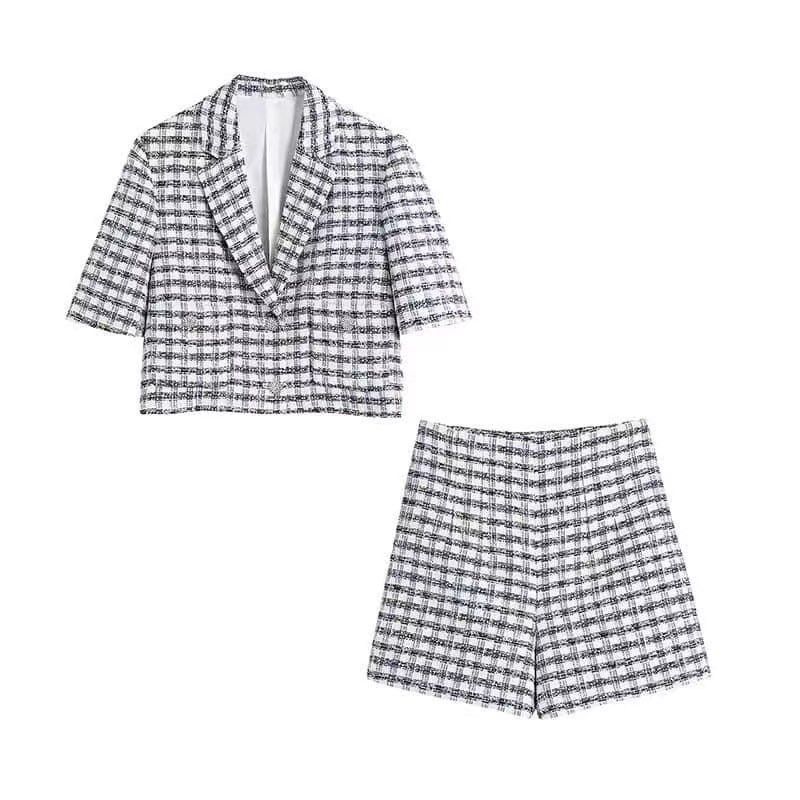 Tweed Blazer (Category: Sets or Coordinates) located in Quezon City. Submitted by _dcluttering (Listing ID 1439183358, Image 2). Description: - Tweed blazer and shorts set - Cropped blazer with short sleeves - Classic plaid pattern - Matching shorts - Perfect for casual or semi-formal wear - A versatile wardrobe addition.