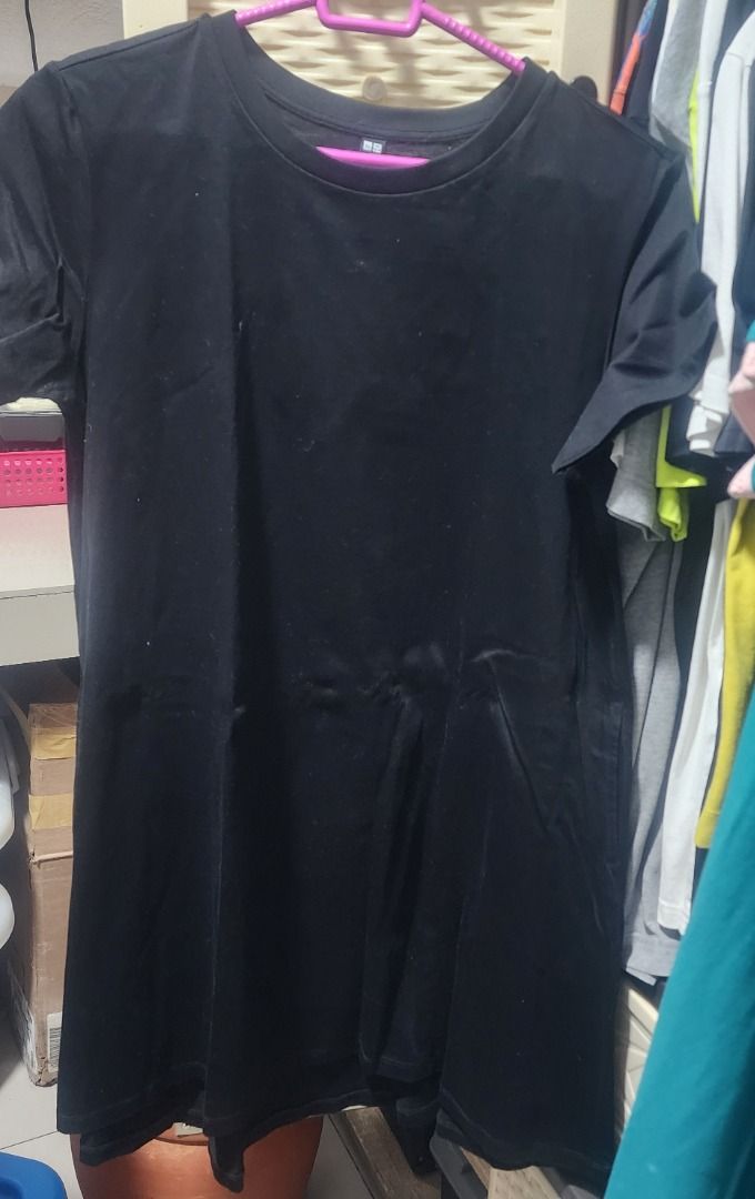 Uniqlo Black Dress Medium (Category: Tshirts & Polo Shirts ) located in Manila. Submitted by 09mk8967 (Listing ID 1439147802, Image 1). Description: - Uniqlo black dress - Size: Medium - Crew neck design - Made in Bangladesh - Solid black color - Perfect for everyday wear.