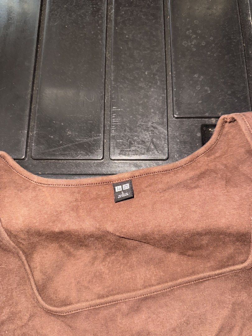 Uniqlo Brown Squareneck Crop Top (Category: Shirts) located in Antipolo. Submitted by mayadcx (Listing ID 1439131206, Image 3). Description: 🌟 super low listed price because these items all came from storage (please limit yout expectations!) 🌟 they all just need a good wash (but I cant wash all of these agad so might as well sell them as is nalang 🥲) 🌠 has signs of use and storage 🌠 runs small, best fits medium frames 🌠 loc: antipolo city, 