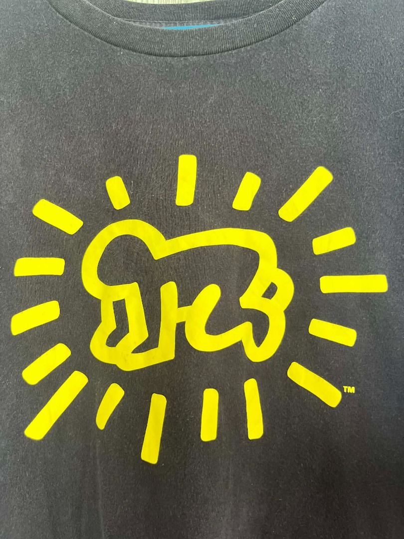Uniqlo Keith Haring Graphic Tee XL (Category: Tshirts & Polo Shirts ) located in Caloocan City. Submitted by archive404 (Listing ID 1439108603, Image 2). Description: Uniqlo Keith Haring Graphic Tee 🔥 • Width: 19.5 • Length: 26 • Size: XL • Issue: see photos attached • Item are Off/Legit 🏷️ 99 + SF 📸 Photos may vary due to lighting ♻️ Please manage expectations — all items are thrifted/preloved 📍 Camarin, Caloocan City 💸 MOP: GCash / Cash 🚚