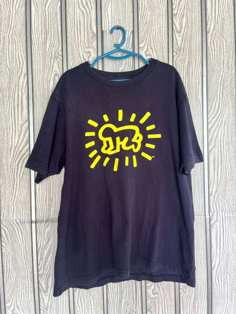 Uniqlo Keith Haring Graphic Tee XL (Category: Tshirts & Polo Shirts ) located in Caloocan City. Submitted by archive404 (Listing ID 1439108603, Image 1). Description: Uniqlo Keith Haring Graphic Tee 🔥 • Width: 19.5 • Length: 26 • Size: XL • Issue: see photos attached • Item are Off/Legit 🏷️ 99 + SF 📸 Photos may vary due to lighting ♻️ Please manage expectations — all items are thrifted/preloved 📍 Camarin, Caloocan City 💸 MOP: GCash / Cash 🚚