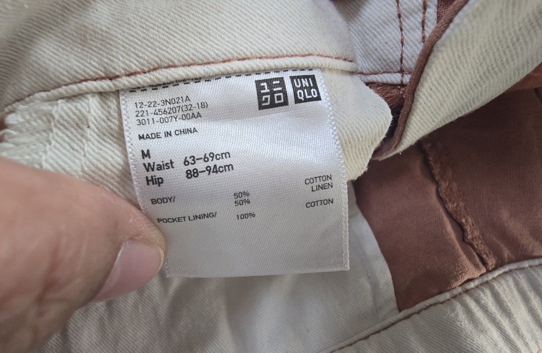 Uniqlo Linen Blend Pants - Size M (Category: Other Bottoms) located in Quezon City. Submitted by bringjoy (Listing ID 1439091342, Image 2). Description: - Uniqlo linen-cotton blend pants - Relaxed fit - Comfortable elastic waistband at the back - Classic button and zipper closure - Features two back pockets - Color: Muted peach/terracotta - Size: M - Waist: 63-69cm - Hips: 88-94cm.