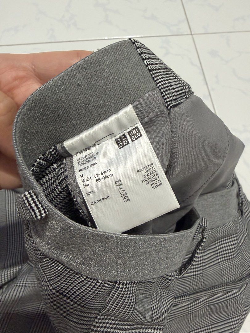 Uniqlo Plaid Pants (Category: Other Bottoms) located in Singapore. Submitted by hellohappyshopping (Listing ID 1439235899, Image 2). Description: .