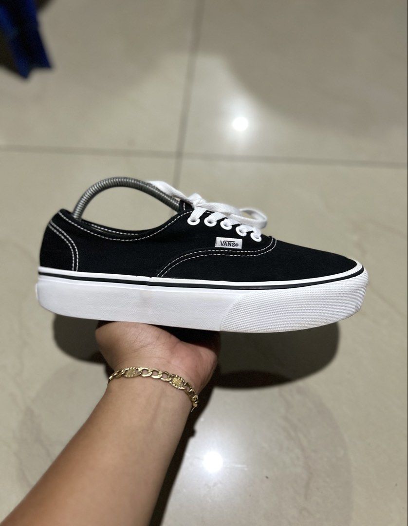 Vans Authentic Platform (Category: Sneakers) located in Cebu City. Submitted by cyrilk1cks (Listing ID 1439213582, Image 1). Description: .
