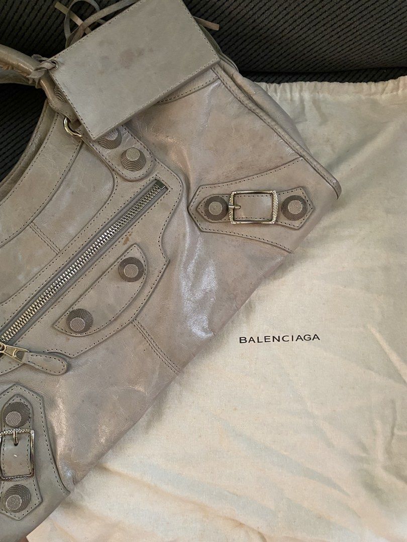 Vintage Balenciaga Giant Work Bag (Category: Luxury Bags & Wallets) located in Binan City. Submitted by gabyjose (Listing ID 1439122305, Image 2). Description: Vintage Balenciaga Giant Work Bag in a beautiful taupe/greige colorway. Features the iconic giant hardware, distressed lambskin leather, braided handles, front zip pocket, and detachable shoulder strap. Made in Italy with Lampo zipper hardware and serial code intact (`173082 3299`). The le
