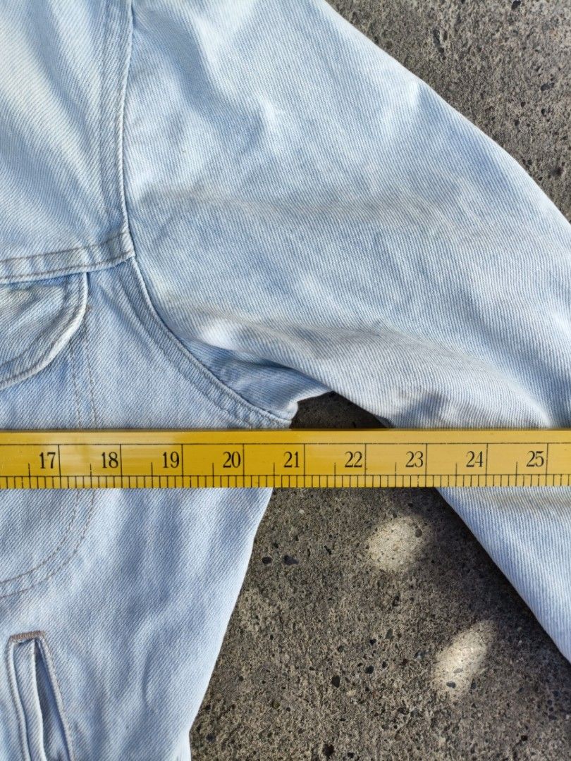 Vintage Lee Denim Jacket (Category: Coats, Jackets and Outerwear) located in Cabanatuan. Submitted by juantamadthirftshop (Listing ID 1439076456, Image 3). Description: - Vintage Lee denim jacket - Made in USA - Dimes 21X21 - Crop Denim Jacket - Issue minimal stain .
