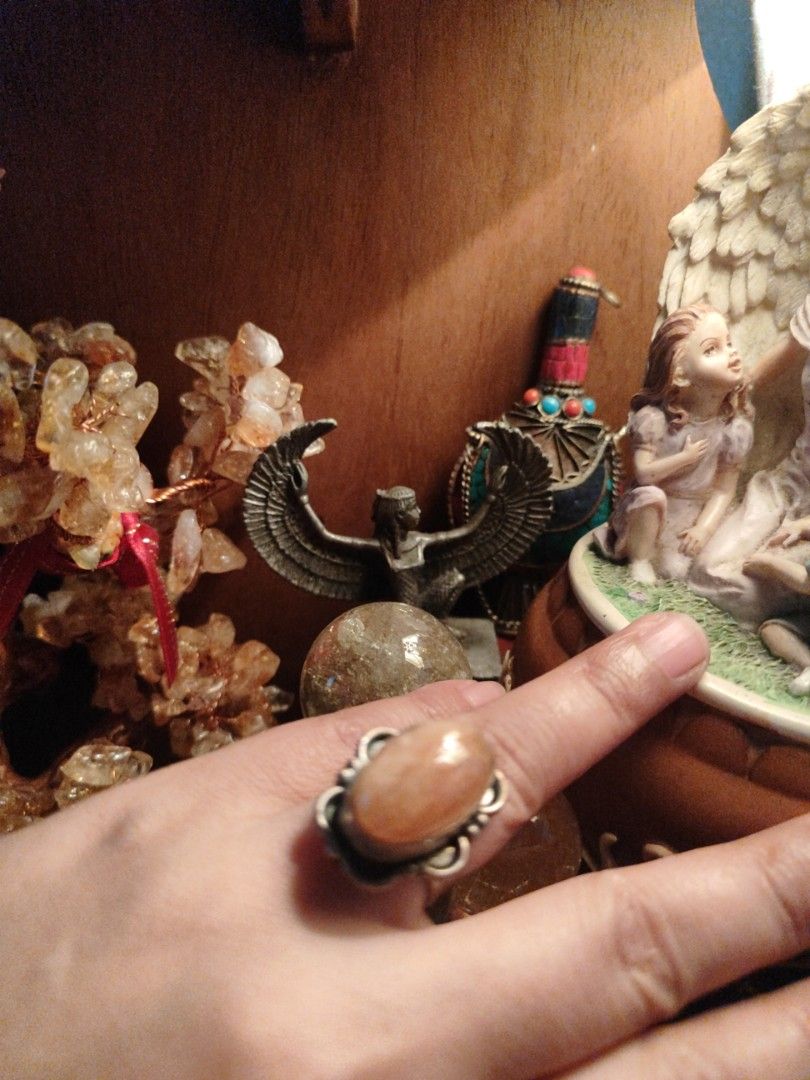 Vintage Natural Sunstone Bronze S7 Ring (Category: Rings) located in Pasig City. Submitted by vintagetreasures2222 (Listing ID 1439131347, Image 1). Description: .