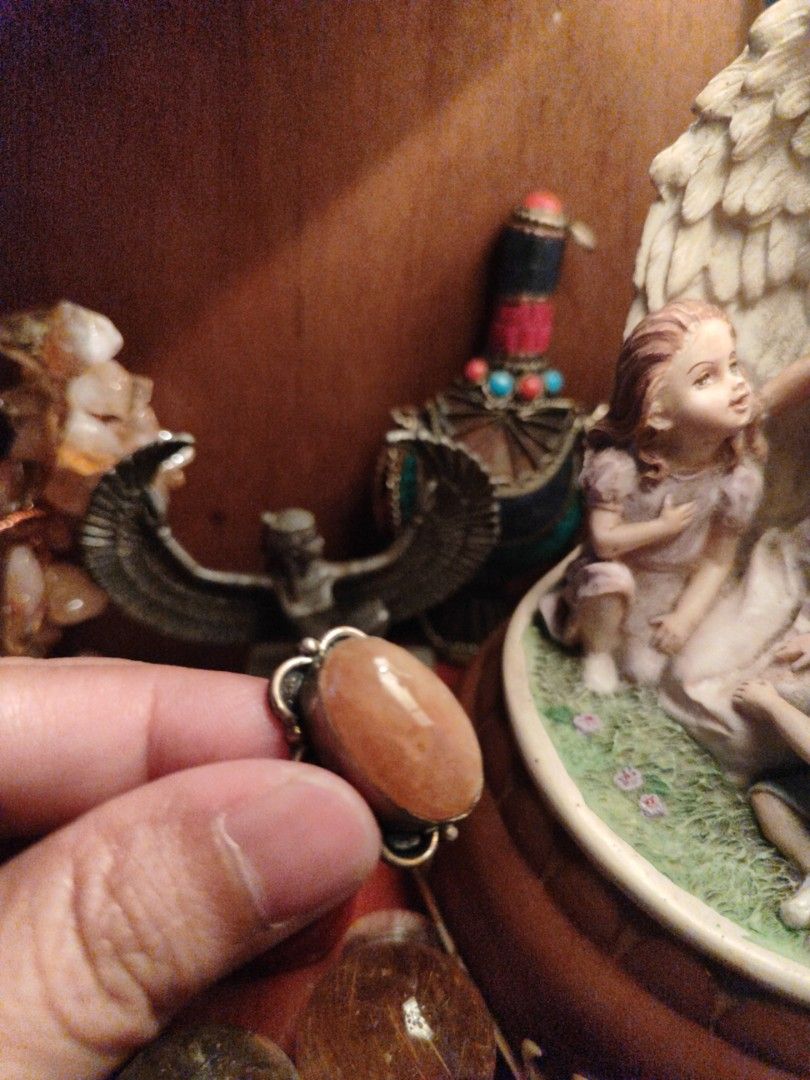 Vintage Natural Sunstone Bronze S7 Ring (Category: Rings) located in Pasig City. Submitted by vintagetreasures2222 (Listing ID 1439131347, Image 3). Description: .