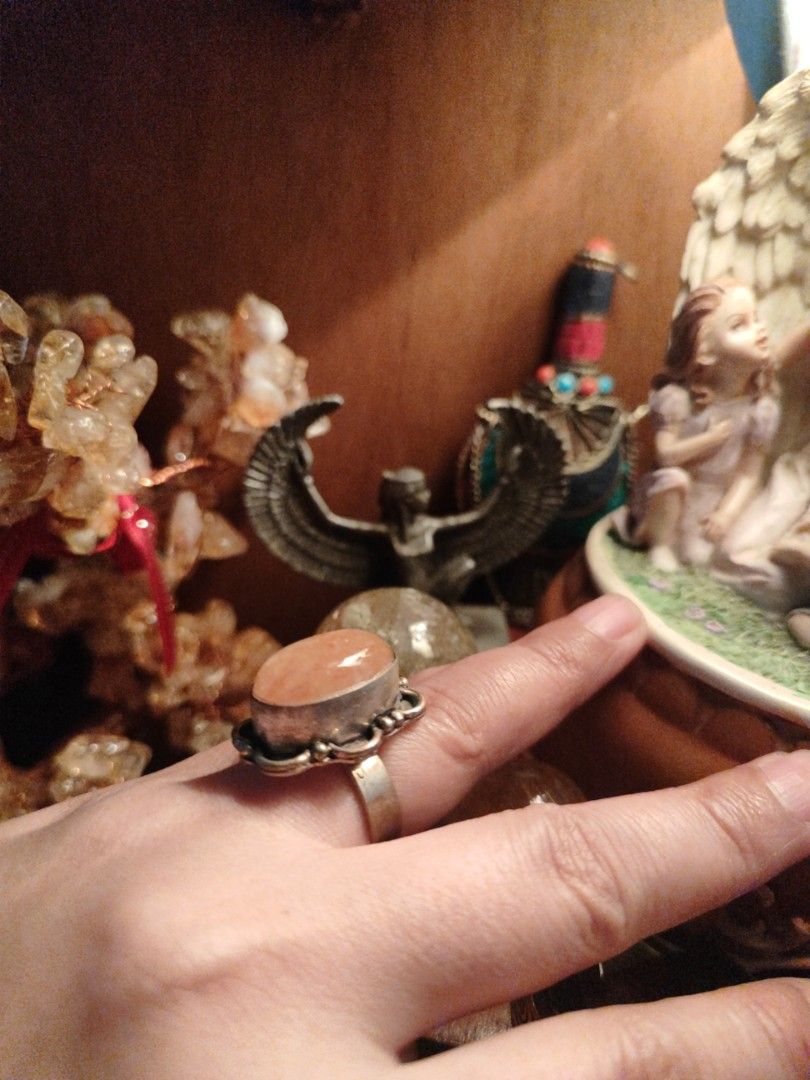 Vintage Natural Sunstone Bronze S7 Ring (Category: Rings) located in Pasig City. Submitted by vintagetreasures2222 (Listing ID 1439131347, Image 2). Description: .