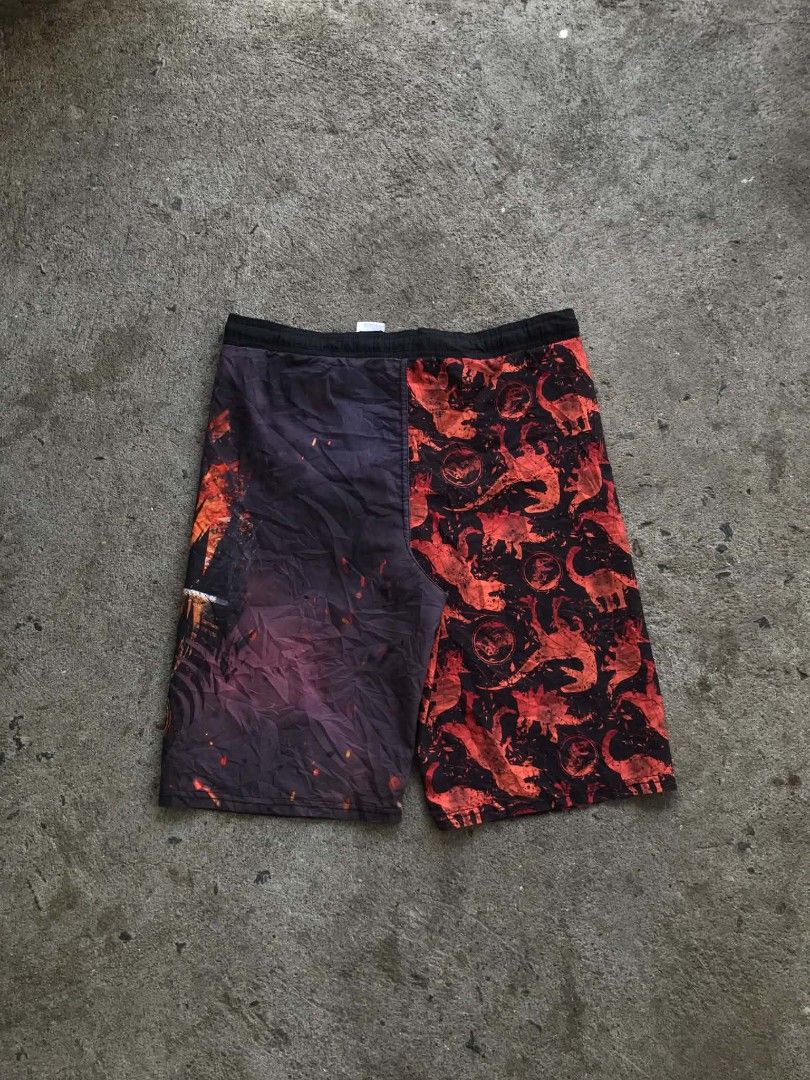 VNTAGE 2000s' JURASSIC WORLD T'REX Graphics Board Short! (Category: Shorts) located in Pulupandan. Submitted by 89archives (Listing ID 1439182311, Image 2). Description: WAIST' 31 Fire Design🔥🔥🤩 LENGTH' 21 THIGHTS' 12 LEG HOLE' 10.5 Condition Excellent/Good Color rate 9/10 Issue-NONE Need Wash Only!!.