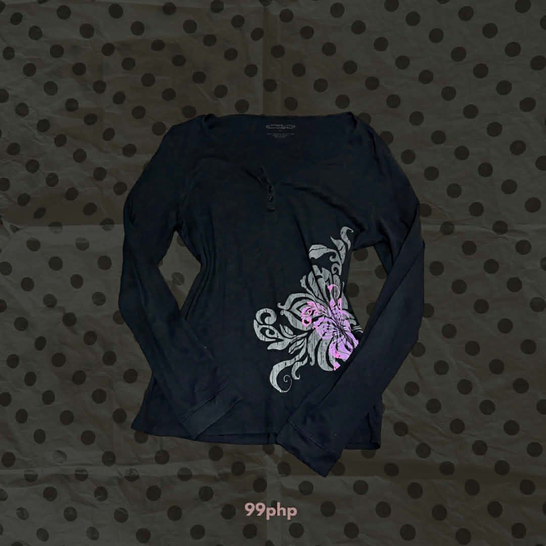 Womens y2k Longsleeves (Category: Longsleeves) located in Angeles City. Submitted by __28str (Listing ID 1439109302, Image 3). Description: 99 + sf each .