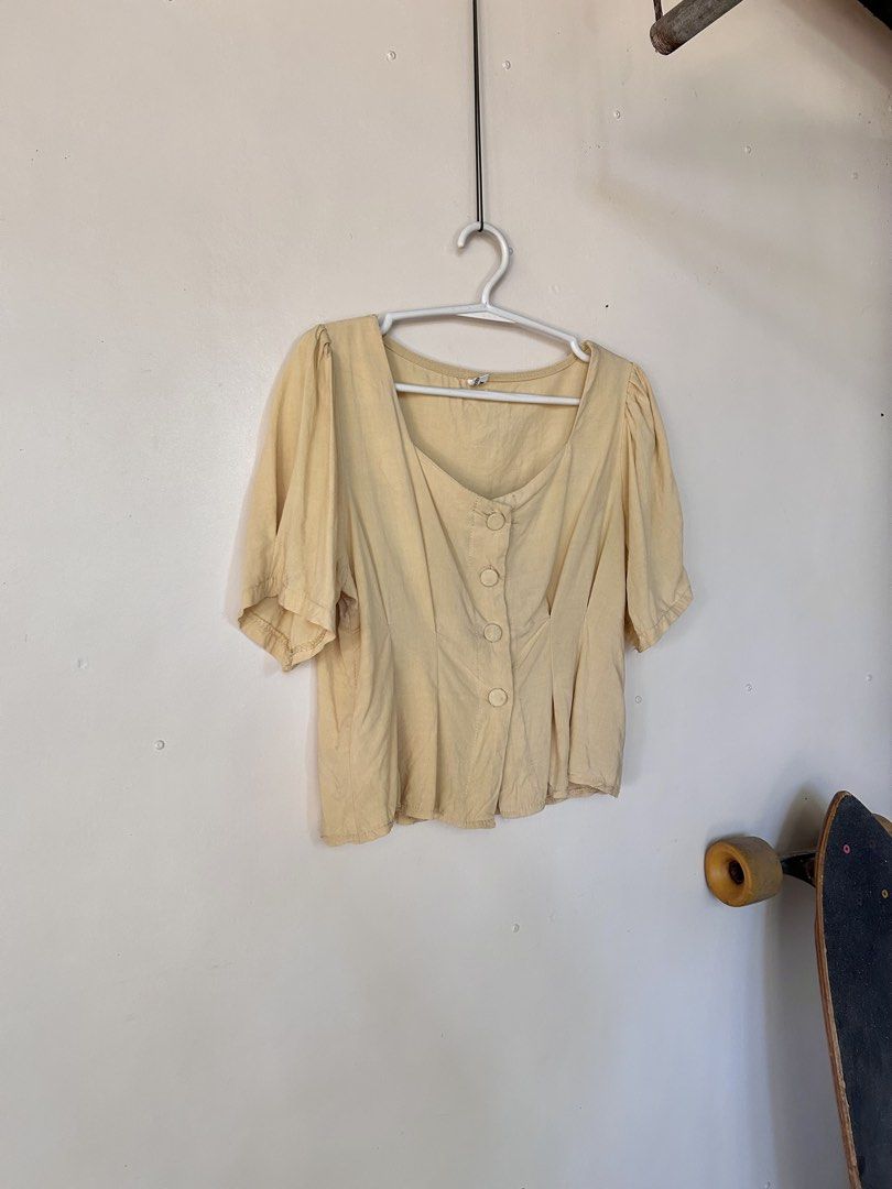 Yellow Button-Up Top (Category: Blouses) located in Miagao. Submitted by mjhandpicked (Listing ID 1439180010, Image 2). Description: Length: 17.5in Width: 16in Condition: 9/10 Simple lang pero comfy and cute💛 square neckline and short, puffed sleeves; button-up front, peplum hem Rfs: decluttering .