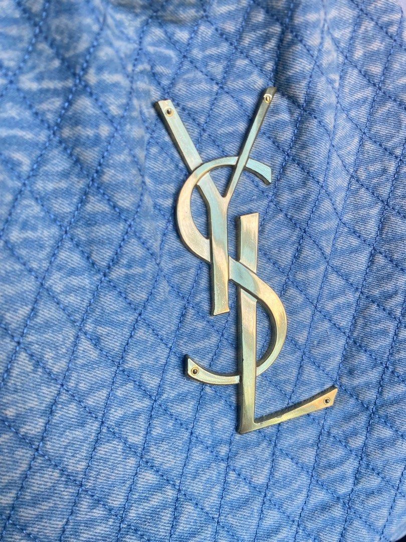 Ysl Hand Bag (Category: Luxury Bags & Wallets) located in Bulacan. Submitted by thriftturks (Listing ID 1439183208, Image 3). Description: .