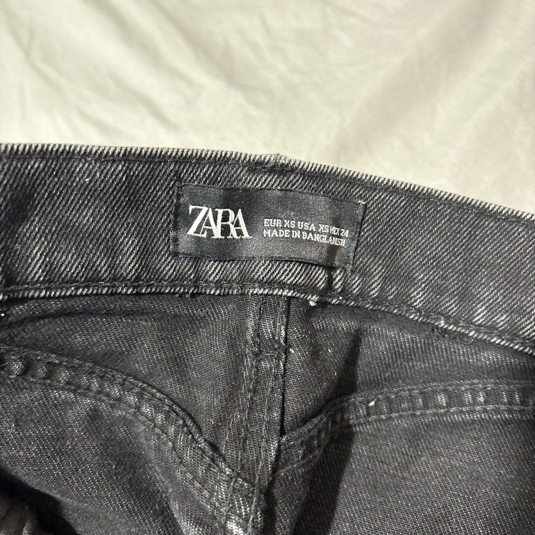 Zara Denim Skirt XS (Category: Skirts) located in Subic. Submitted by ysbllrs (Listing ID 1439176591, Image 3). Description: - Zara denim skirt - Dark grey wash - Size: XS - Back slit detail - Two back pockets - Made in Bangladesh.