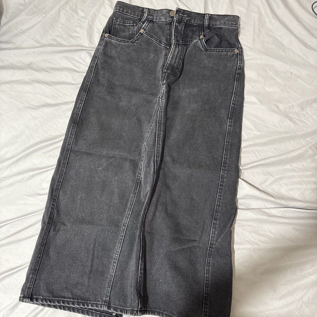 Zara Denim Skirt XS (Category: Skirts) located in Subic. Submitted by ysbllrs (Listing ID 1439176591, Image 1). Description: - Zara denim skirt - Dark grey wash - Size: XS - Back slit detail - Two back pockets - Made in Bangladesh.