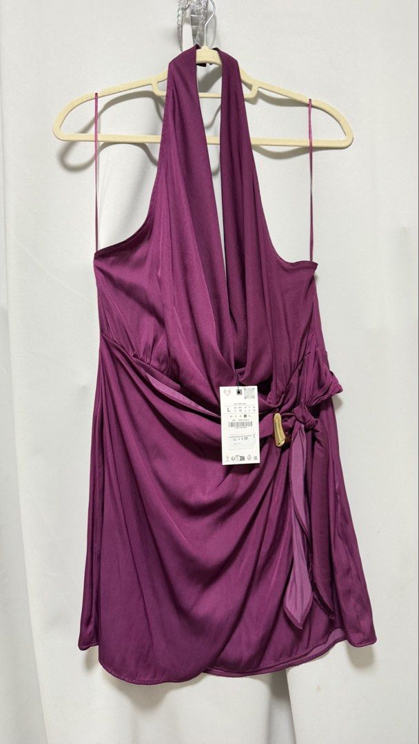 Zara Halter Knot Mini Dress (Category: Dresses) located in Mandaluyong City. Submitted by camiwears (Listing ID 1439213248, Image 2). Description: .
