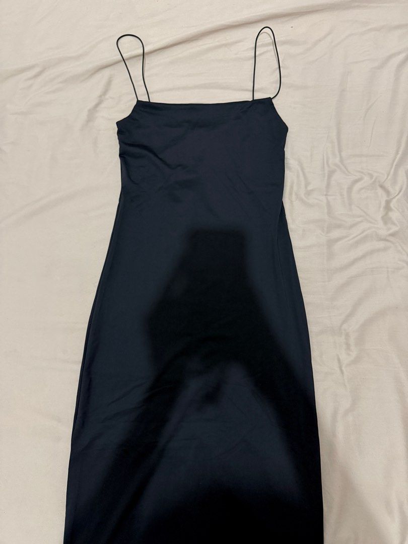 zara long fitted elastic dress (Category: Dresses) located in Baguio. Submitted by erinscart (Listing ID 1439185327, Image 3). Description: size: xxs-xs issue: cut tag length: 44 inches for reference: im 5 flat and until heel ko na yung dress. im xxs-xs (23 waistline) and saktong sakto fit niya sa waist ko.