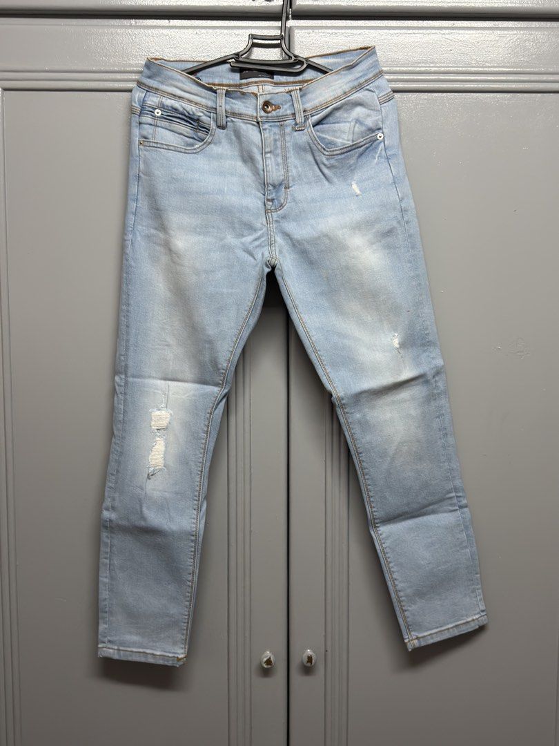 Zara Slim Fit Jeans (Category: Jeans) located in Manila. Submitted by declutterbyecb (Listing ID 1439131277, Image 1). Description: Size: 31 Condition: Used a few times, no issues.