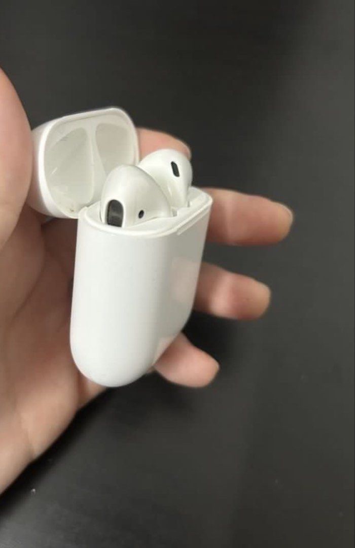 2019 Apple AirPods Bluetooth wireless earbuds (Category: Earphones) located in Singapore. Submitted by vxvqn (Listing ID 1439345855, Image 2). Description: 10/10 working appearance 9/10 Lightly used as emergency earbuds Auth Tracked delivery +$2.