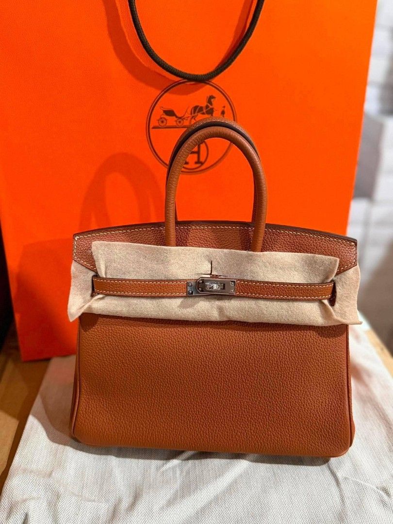 25CM SHOULDER BAG HANDCARRY BAG EP (Category: Shoulder Bags) located in Manila. Submitted by binondobagsbodega (Listing ID 1439306581, Image 3). Description: .