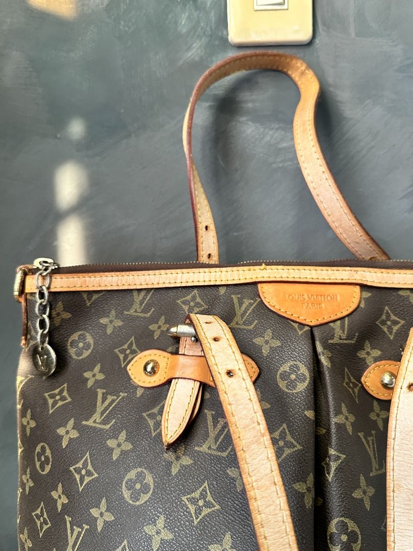® Louis Vuitton Palermo GM Tote Bag (Category: Luxury Bags & Wallets) located in San Fernando. Submitted by therarevue (Listing ID 1439358142, Image 3). Description: ═══════ ʙʀᴀɴᴅ: LOUIS VUITTON ɴᴏᴛᴇꜱ ᴏɴ ᴡᴇᴀʀ: ￫ no significant wear noted *𝘞𝘦𝘢𝘳 𝘢𝘯𝘥 𝘵𝘦𝘢𝘳 𝘪𝘴 𝘦𝘹𝘱𝘦𝘤𝘵𝘦𝘥 𝘰𝘯 𝘱𝘳𝘦-𝘰𝘸𝘯𝘦𝘥 𝘱𝘪𝘦𝘤𝘦𝘴 — 𝘮𝘰𝘴𝘵 𝘤𝘰𝘮𝘮𝘰𝘯𝘭𝘺 𝘰𝘯 𝘩𝘢𝘯𝘥𝘭𝘦𝘴, 𝘤𝘰𝘳𝘯𝘦𝘳𝘴, 𝘭𝘪𝘯𝘪𝘯𝘨, 𝘢𝘯𝘥 𝘩𝘢𝘳𝘥𝘸𝘢𝘳𝘦. 𝘗𝘭𝘦𝘢𝘴𝘦 𝘢𝘴𝘴𝘦𝘴�