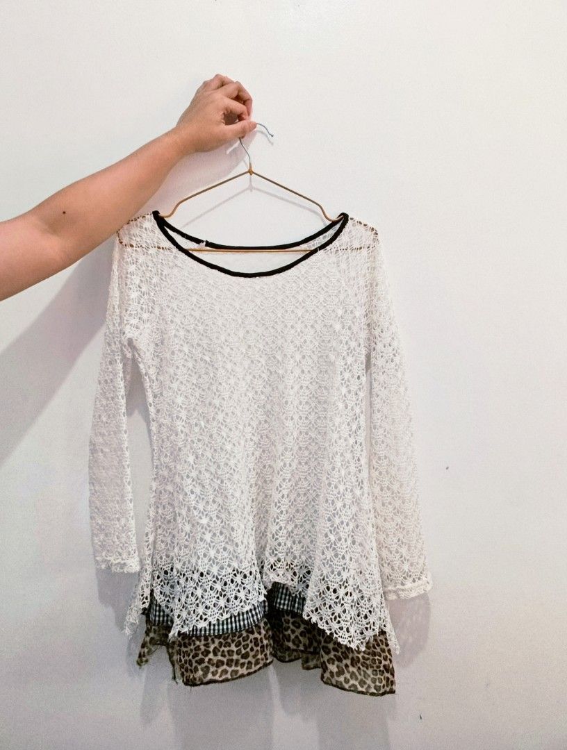 ✅ NEW ARRIVAL ✅ Y2K See-through Lace Longsleeves | Size XS-M | Preloved in Excellent Condition (Category: Longsleeves) located in Bacoor. Submitted by cloooooset_rebooooot (Listing ID 1439261420, Image 2). Description: No flaws Condition: 10/10 Can fit Extra Small to Medium.