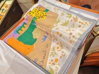 (Category: ) located in . Submitted by thewomanbehindthebrand (Listing ID 1439368351, Image 1). Description: .