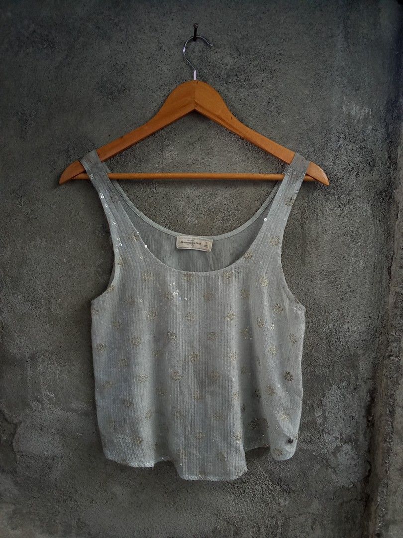 Abercrombie&Fitch Y2k Top (Category: Sleeveless) located in Tabaco. Submitted by rebirthalley (Listing ID 1439261977, Image 1). Description: W-18 L-21 Verygood Condition Need wash 780.