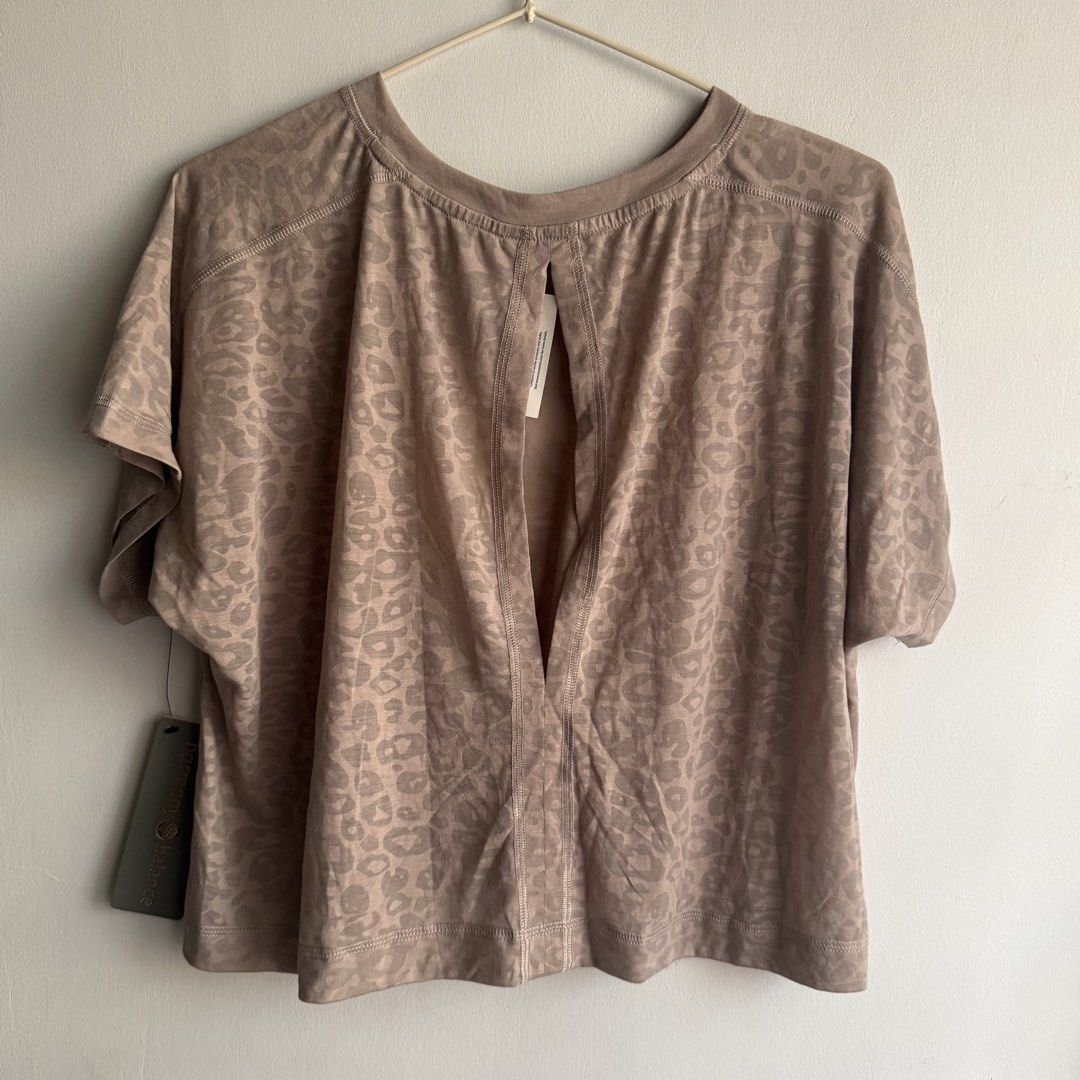 Achieve Harmony Leopard Print T-shirt - Size L (Category: Tshirts & Polo Shirts ) located in Quezon City. Submitted by toyalaine (Listing ID 1439305775, Image 2). Description: - Achieve Harmony T-shirt - Size: L - Features a stylish leopard print - Relaxed fit with short sleeves - Keyhole back detail - Ideal for yoga, gym, and casual wear - Original price: "$38.00".